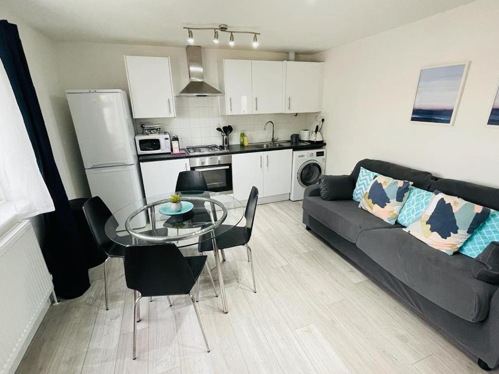 Enfield Chase Apartment Exterior foto